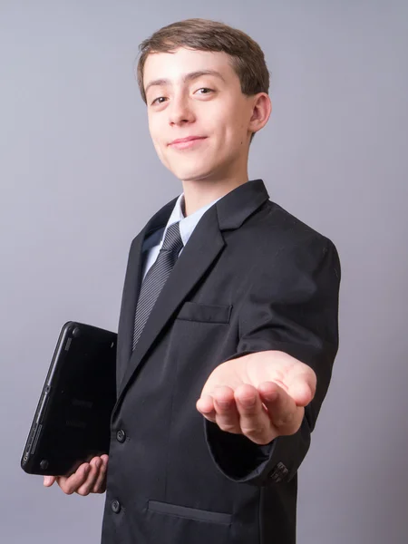 Jonge zakenman met zijn hand uit — Stockfoto