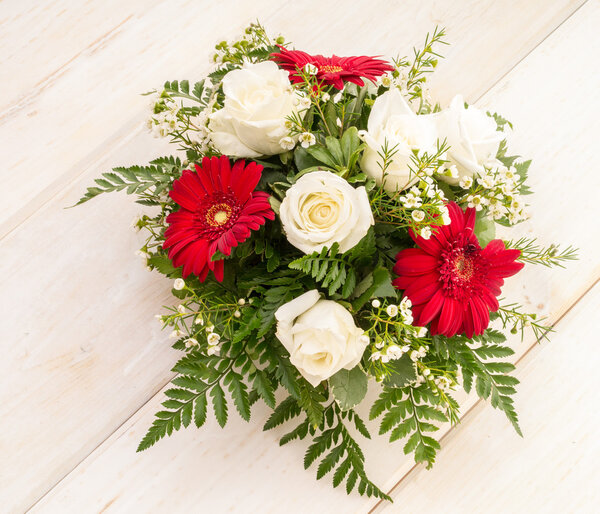 Красно-белый цветок
