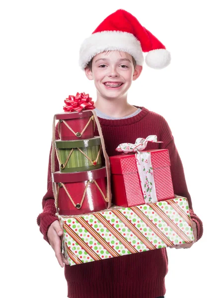 Mutlu genç çocuk Noel hediyeleri taşıma — Stok fotoğraf
