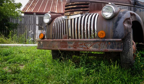 Σκουριασμένο παλιό φορτηγό — Φωτογραφία Αρχείου