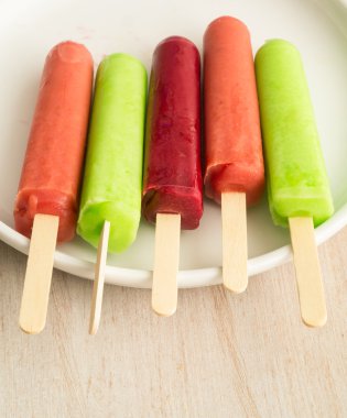 renkli donmuş buz pop'ları