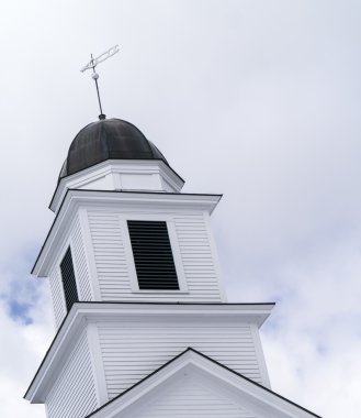 Klasik new england Kilisenin çan kulesi