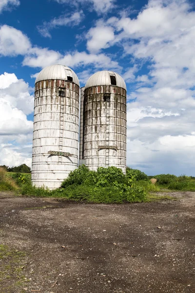 Oude boerderij silo 's — Stockfoto