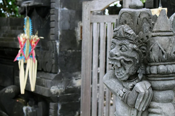 Primer Plano Las Estatuas Alrededor Tanah Lot Templo Bali Tomado — Foto de Stock