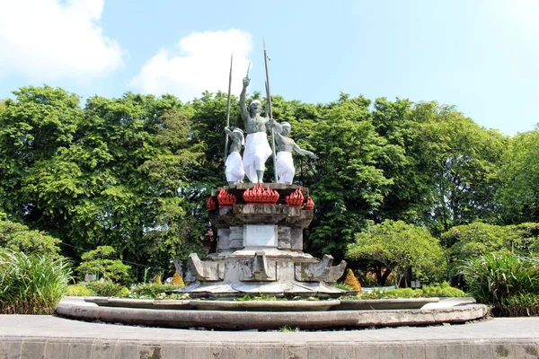 Patung Pahlawan Kemerdekaan Melawan Kolonialisme Taman Umum Lapangan Puputan Dari — Stok Foto
