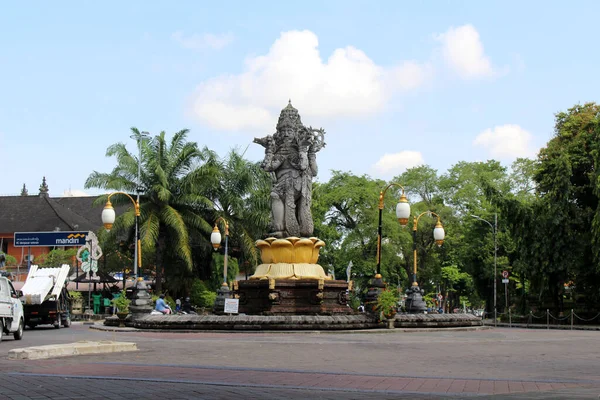Estátua Num Cruzamento Badung Bali Tomado Janeiro 2022 — Fotografia de Stock