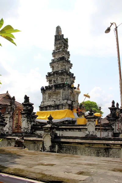 Hauptturm Von Pura Agung Jagatnatha Denpasar Bali Bei Bewölktem Himmel — Stockfoto