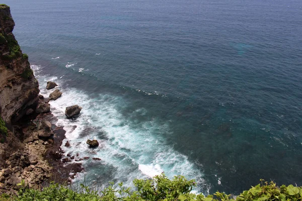 Хвиля Скелі Океан Під Храмом Улувату Балі Прийнятий Січень 2022 — стокове фото