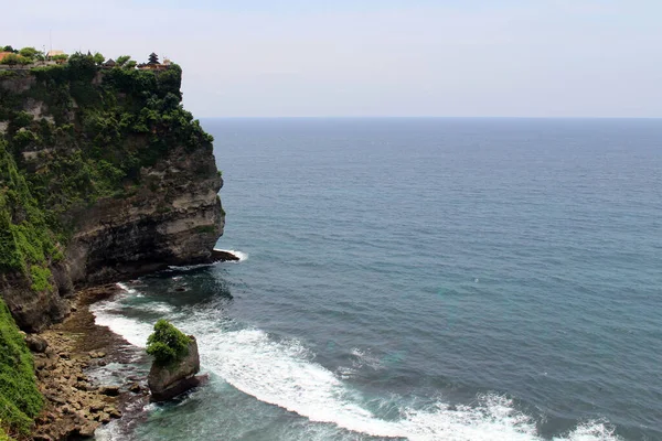 Rompiendo Olas Alrededor Del Templo Uluwatu Bali Tomado Enero 2022 — Foto de Stock