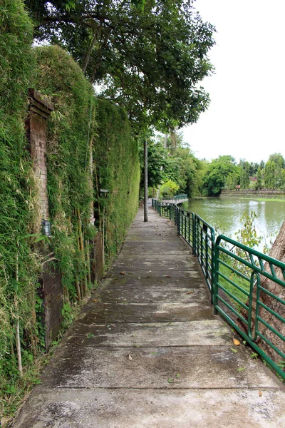 Leeres Flussufer Taman Ayun Tempel Komplex Aufgrund Von Pandemien Aufnahme — Stockfoto