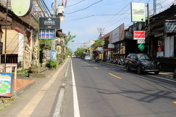Genellikle kalabalık olan Ubud şehir merkezinde salgın etkisi vardı. Ocak 2022 'de çekildi..