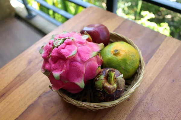 一碗印度尼西亚热带水果 — 图库照片