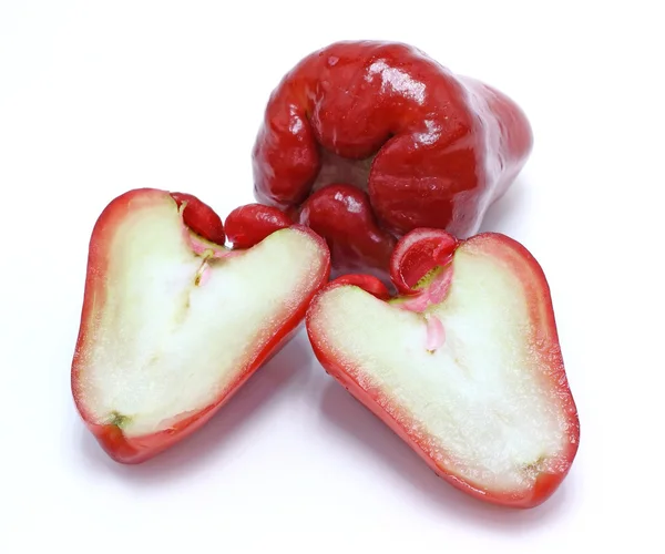 Manzanas rosadas o chomphu aisladas sobre fondo blanco —  Fotos de Stock