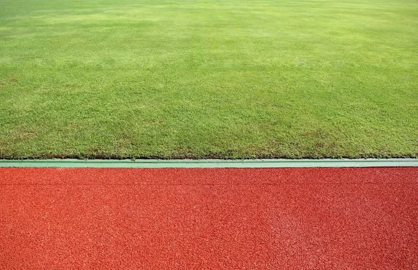 Vista abstrata da pista de corrida e do campo verde — Fotografia de Stock