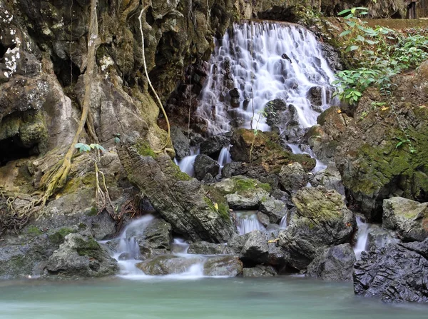Cachoeira na Tailândia phangnga — Fotografia de Stock