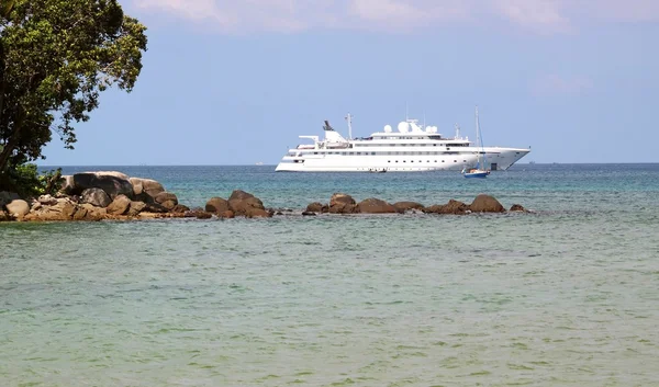 Cruise Ship in the Andaman Sea — Stock Photo, Image