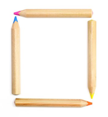 renkli kalemler üzerinde beyaz bir çerçeve olarak ayarla