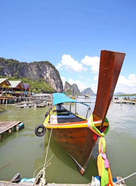 Longtail båt phangnga bay — Stockfoto