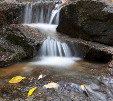 toneprai şelale içinde phangnga, Tayland