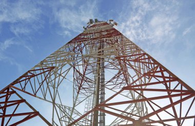 Kırmızı ve Beyaz Kule iletişim ile onların telecommunicati