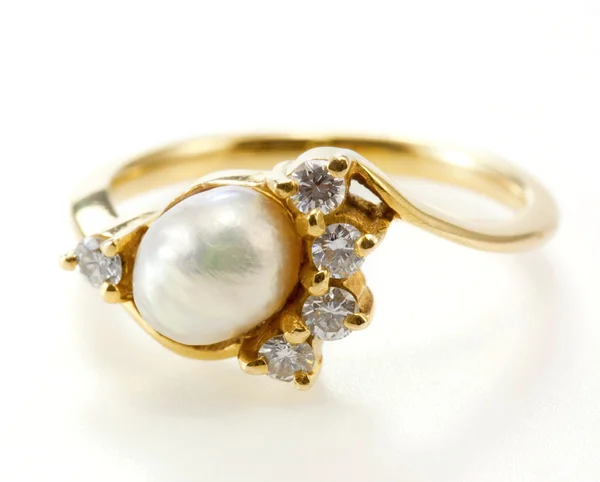 Ring with pearl and diamond isolated on white — Stock Photo, Image