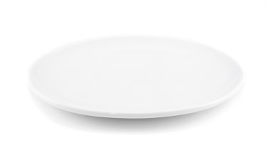Beyaz bir arka plan üzerinde beyaz boş levha (oval tabak).