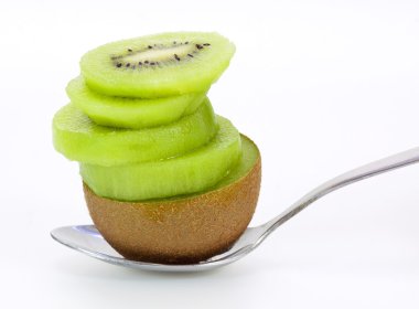 kivi meyve kaşığı üzerine