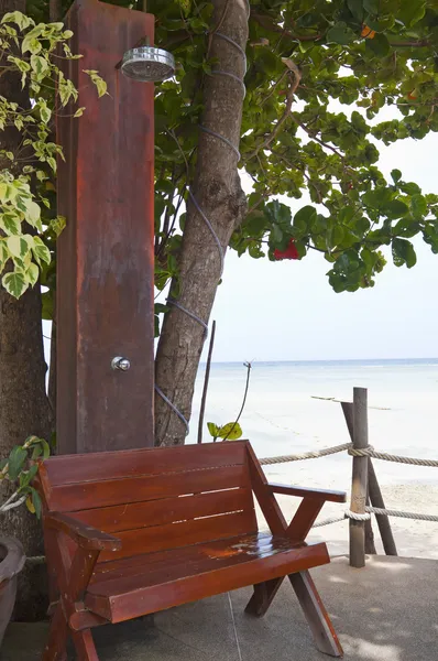 Havuz tropikal tatil yakın duş — Stok fotoğraf