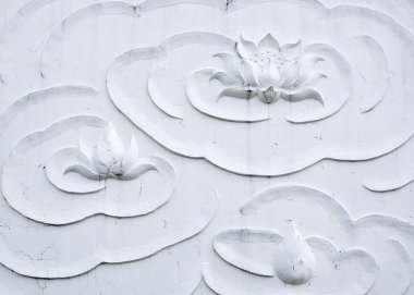 duvar beyaz lotus sıva ile dekore edilmiştir.