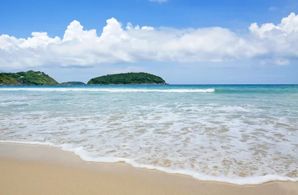 Playa de Naiharn Phuket, Mar de Andamán, Tailandia — Foto de Stock