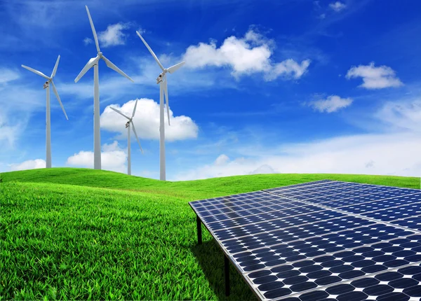 Paneles de energía de células solares y turbina eólica —  Fotos de Stock