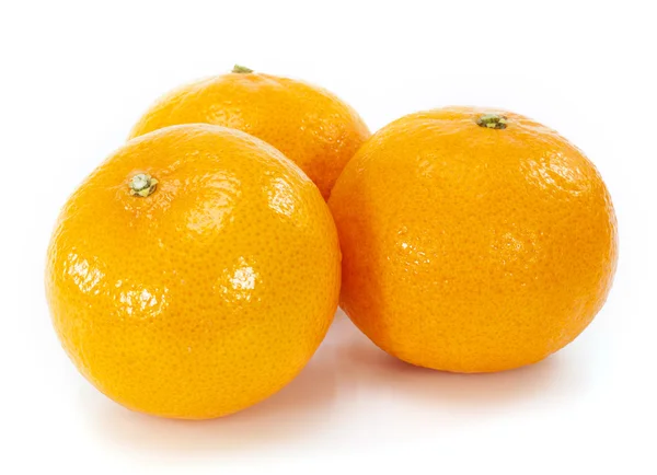 Pomarańczowy owoc na białym tle — Zdjęcie stockowe