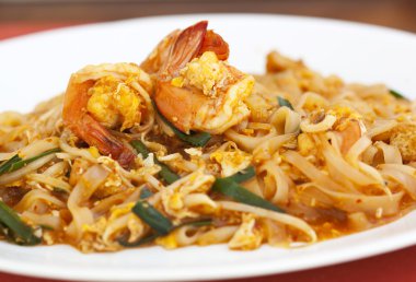 Tayland yemeği, Tayland yemeği, karidesli erişte kızartması.