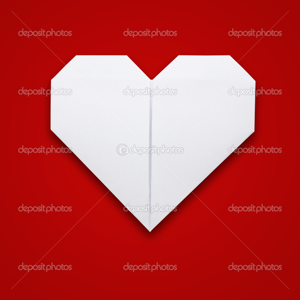 Forma De Coração De Papel Origami Em Fundo Vermelho Stock