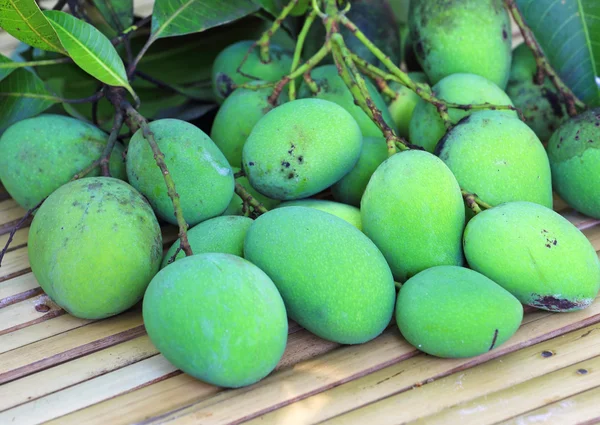 Mangos verdes frescos —  Fotos de Stock