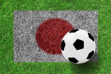 Futbol topu yeşil çim backgr bir tablo olarak Japon bayrağı