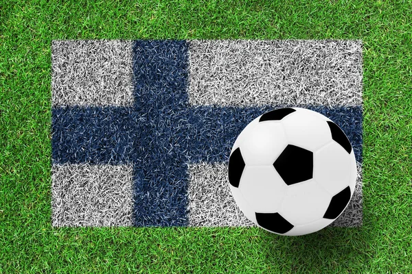 Pelota de fútbol en la bandera de Finlandia como una pintura sobre hierba verde —  Fotos de Stock