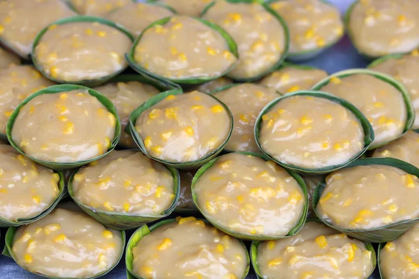 Thailändisches Dessert namens Takho aus Mais, Kokos, Zucker — Stockfoto