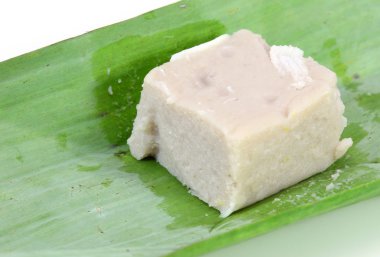 Muz Yaprak Sarma Taro Tay tatlı yaptı.