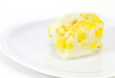 Beyaz tabakta Mısır Tay tatlı yaptı