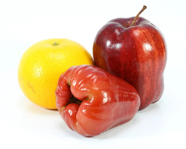 Orange Apfel Rose Apfel auf weißem Hintergrund — Stockfoto