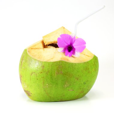 Yeşil Hindistan cevizi suyu içecek