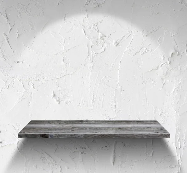 Lege houten plank op witte muur — Stockfoto