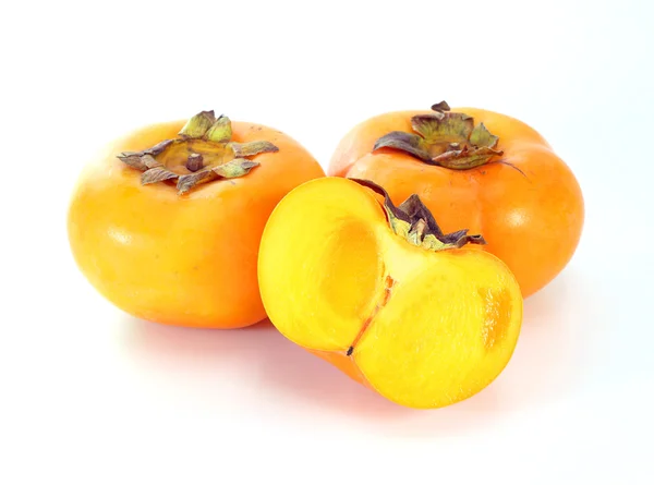 Rijpe persimmons op witte achtergrond — Stockfoto