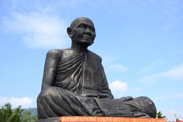Статуя монаха в Таиланде — стоковое фото