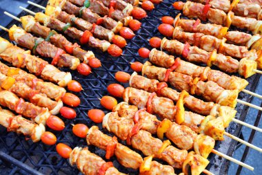 ızgara dana eti ve tavuk ve renkli sebze 