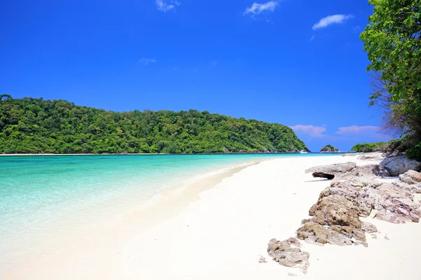 Praia tropical, Andaman Sea koh Rok Tailândia — Fotografia de Stock