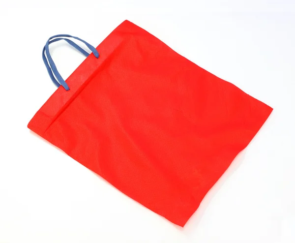 Saco de tecido vermelho isolado no fundo branco — Fotografia de Stock