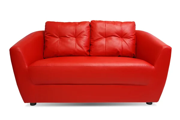 Sofá vermelho isolado no fundo branco com caminho de recorte — Fotografia de Stock