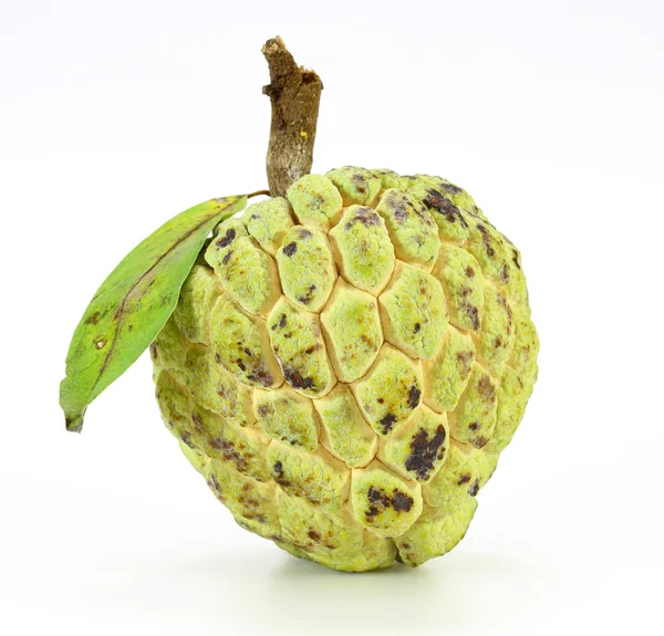 Custard apple na białym tle — Zdjęcie stockowe